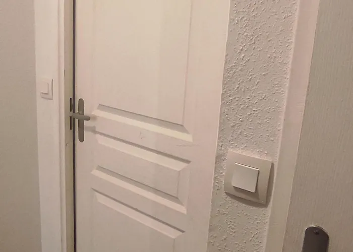 6 Personnes A Super Avec Parking Et Piscine - Fr-1-814-161