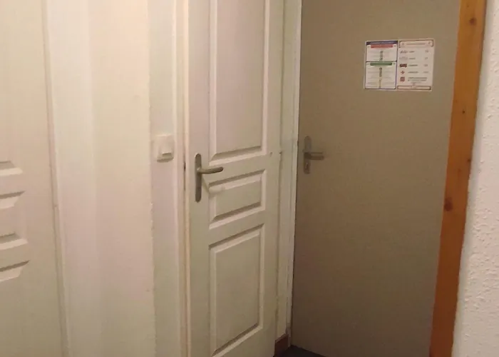 6 Personnes A Super Avec Parking Et Piscine - Fr-1-814-161